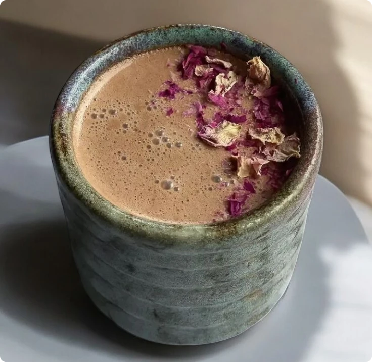 Cocoa drink with rose petals